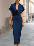 Vestido midi de satén azul marino con cuello vuelto drapeado