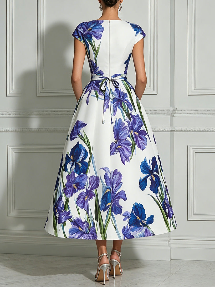 Elegante vestido midi de corte en A con estampado floral de lirios azules