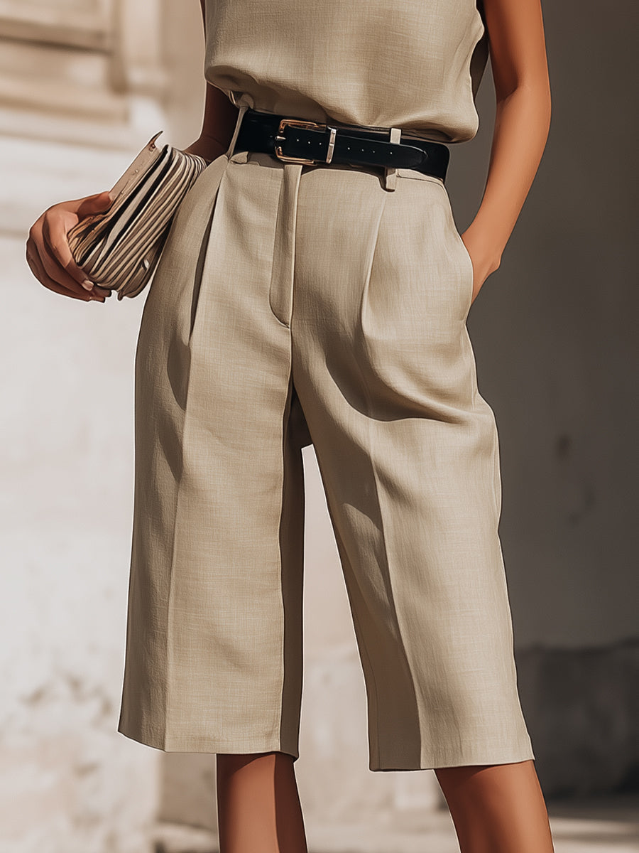 Conjunto de top sin mangas minimalista y pantalones cortos entallados