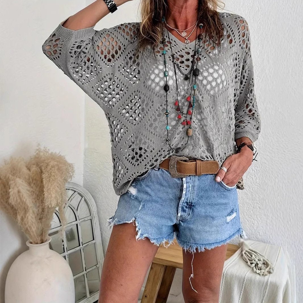 Top de punto bohemio con cuello en V, diseño de rombos y mangas murciélago caladas