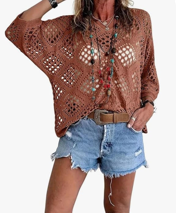 Top de punto bohemio con cuello en V, diseño de rombos y mangas murciélago caladas
