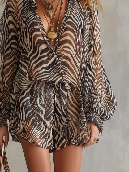 Conjunto de top de gasa con estampado de cebra y mangas acampanadas y pantalones cortos