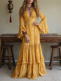 Vestido largo de corte A con cuello en V, encaje y mangas acampanadas en capas, en color amarillo