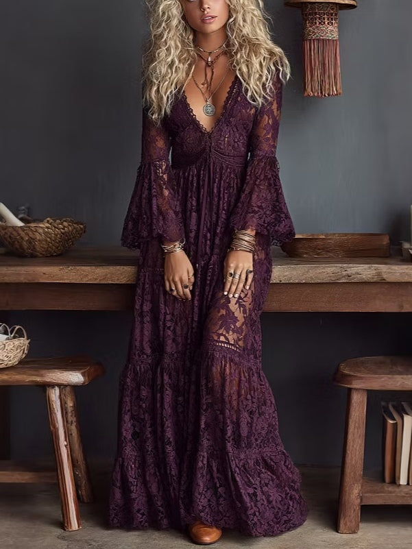 Vestido largo transparente de encaje morado con cuello en V, fruncido y mangas acampanadas
