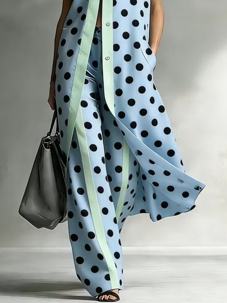 Conjunto de camisa larga azul cielo sin mangas con lunares y pantalones de pierna ancha