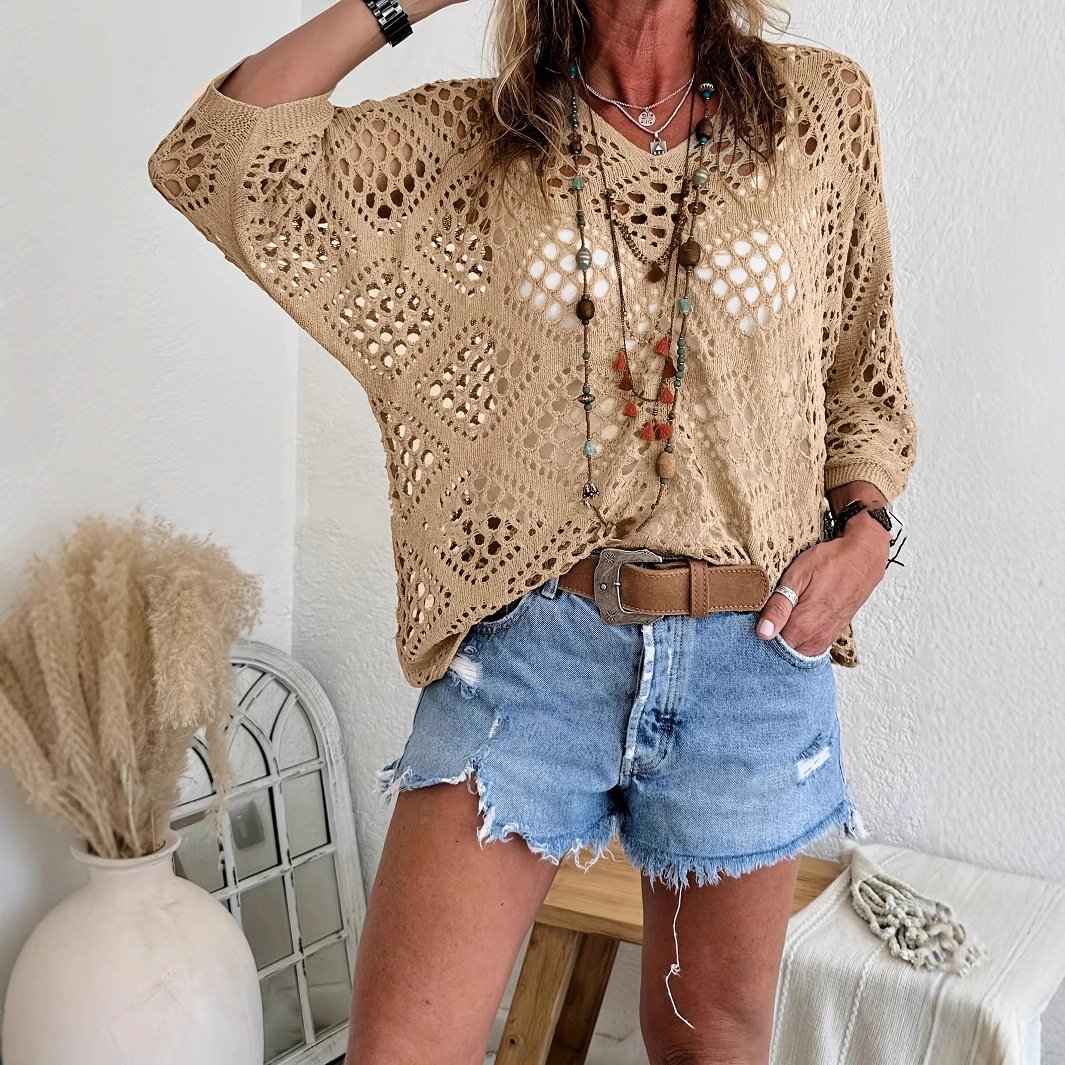 Top de punto bohemio con cuello en V, diseño de rombos y mangas murciélago caladas