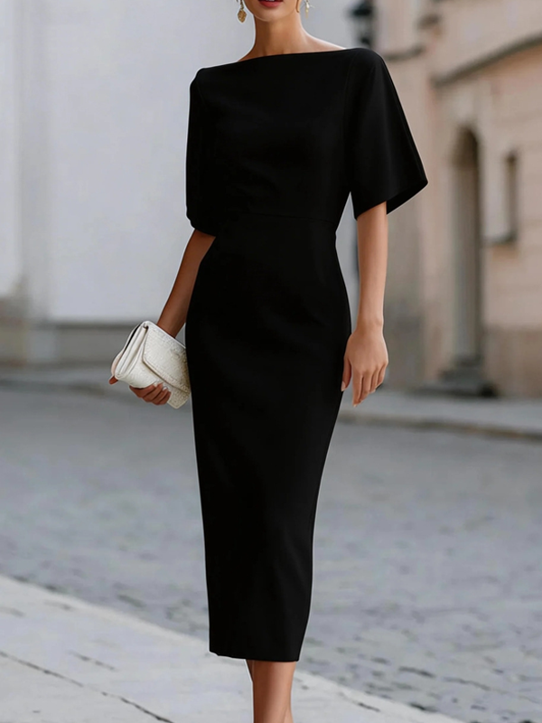 Vestido entallado de largo medio con cuello barco