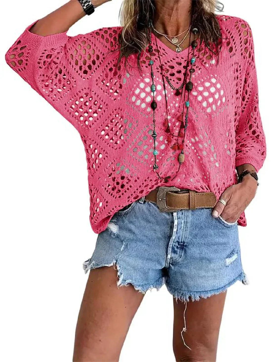 Top de punto bohemio con cuello en V, diseño de rombos y mangas murciélago caladas