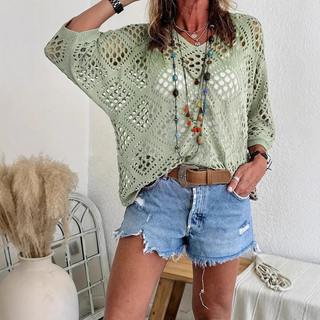 Top de punto bohemio con cuello en V, diseño de rombos y mangas murciélago caladas