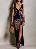 Vestido azul marino con estampado bohemio, escote en V pronunciado y abertura alta